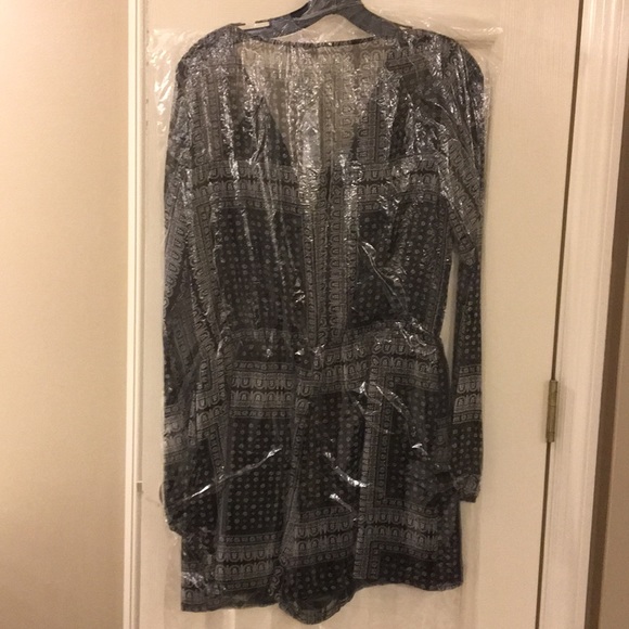 BCBG Romper Black and white Handkerchief pattern - Picture 5 of 8